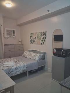 Fresh Studio Retreat - Pool, Gym & Parking - 2