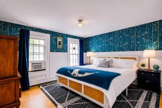 Historic Ptown Escape - Courtyard, Fire Pit, AC - 5