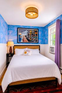 Historic Ptown Escape - Courtyard, Fire Pit, AC - 1