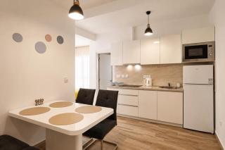 Sea view apartment in Bečići with pool - 4