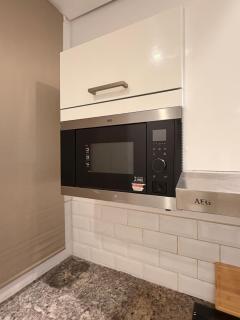 Lux Lakeview Studio - 3