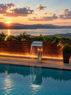 Escape to nature, a private villa with a unique lake view - 9