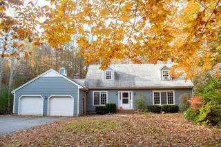 Woodland home with screened porch, 2 living rooms - near historic waterfront - 0