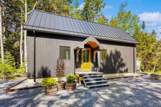 Charming New Home with Hot Tub, Spacious Deck, Gas Grill, WiFi, and Washer/Dryer - 0