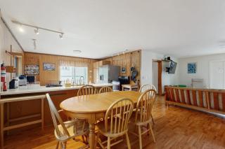 Cute cottage with fast WiFi & full kitchen - 1 mile to downtown & next to Acadia - 5