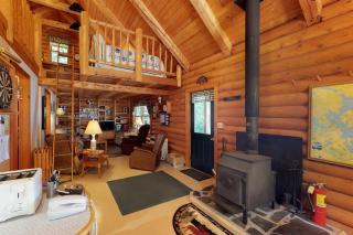 Dog-Friendly Lakefront Log Cabin with Peaceful Atmosphere, Dock & Boat Launch - 4