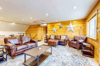 Dog-friendly apartment by Moosehead Lake with sprawling deck & firepit - 8