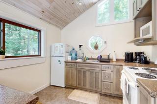 Geodesic Dome w/ Riverfront Deck, Lovely Views, & High-Speed WiFi - Dogs Welcome - 3