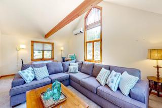 Dog-friendly beach house with WiFi, private washer/dryer, deck, beautiful views - 5