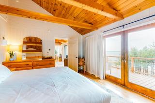 Renovated oceanfront home with stunning view & pebbly beach - snowbird-friendly - 1