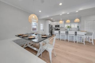 Wildwood - 7BR Beach House Game Room & Parking - 3