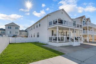 Wildwood - 7BR Beach House Game Room & Parking - 1