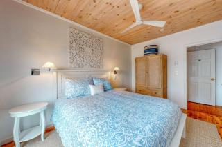 Bayfront Cottage on Mill Cove w/ Private Dock & Furnished Deck - Walk Downtown - Boothbay Harbor - 2