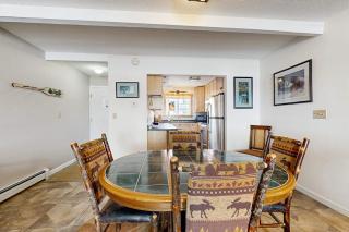 Lakefront condo on the golf course with sweeping views and beach access - 1