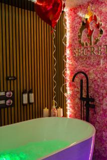 Grey Champagne Spa by Secret Apartament - 4