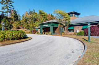 Comfortable two bedroom cabin with firepit, kitchen, hiking trail within walking - 0