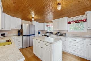 Dog-friendly, bayfront home - gorgeous ocean views, private balcony & fireplace - 3