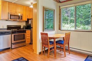 Woodland Home near Long Pond w/ Spacious Living Area, Full Kitchen & Deck - 6