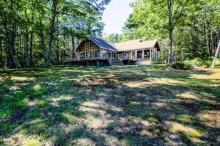 Private waterfront home with large deck & deep water dock - 0