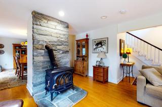 Gorgeous water-view home & attached apartment with washer/dryer - 7