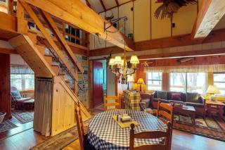 Dog-Friendly Lakefront Cabin with Full Kitchen, Firepit, Free WiFi, Great Views - 4