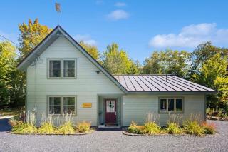 10-acre waterfront hideaway with kayak, private dock on Prong Pond & firepit - 9