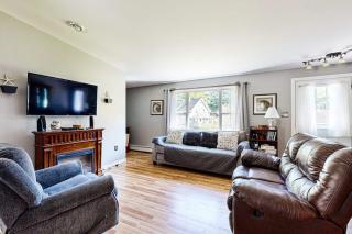 Charming cottage near the beach with balcony, deck, grill, fireplace - dogs OK - 9