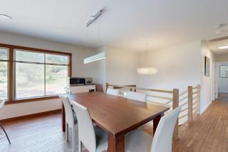 Spacious House with Modern Comforts and Nature - 2