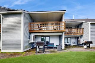 Newly-furnished condo with loft, fast WiFi, partial AC, grills & yard access - 9