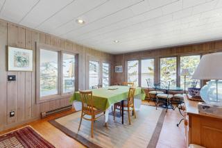 Beachfront Delight with detached guesthouse, private beach access, Dog-friendly - 6