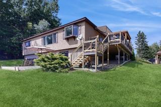 Charming Lakefront House with Outdoor Firepit, Washer/Dryer and Wifi - 0