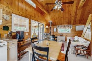 Lakefront, cabin-inspired home with firepit, grill, & screened porch, Wifi - 5