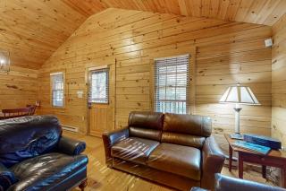 Comfortable two bedroom cabin with firepit, kitchen, hiking trail within walking - 6