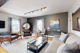 Nautical vacation rental in in walkable downtown with harbor view, grill & deck - Boothbay Harbor - 4
