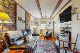 Cozy Apartment Near The River: Walk to Town & Local Attractions - 6