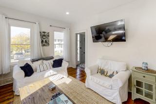 Coastal home with new, full kitchen, walkable downtown location - 5