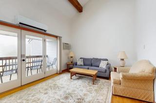 Townhome w/ Bonus Loft, High-Speed WiFi, Partial AC & Full Kitchen - 8