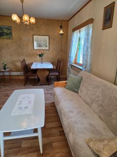 Cozy and charming family home 10 minutes from everything - 7