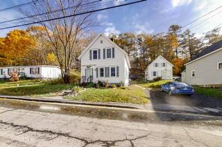 Coastal home with new, full kitchen, walkable downtown location - 0