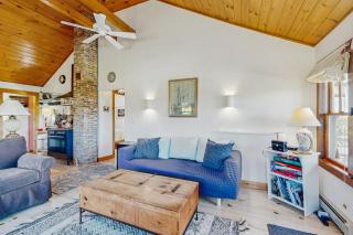 Lovely home with harbor views, gas grill, streaming, W/D, & gourmet range - 8