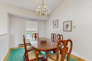 Convenient Dog-Friendly Townhouse w/Bay Views, Fast WiFi, A/C, Gas Grill, & More - 5