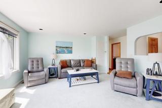 Charming Lakefront House with Outdoor Firepit, Washer/Dryer and Wifi - 6