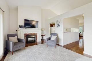 Newly-furnished condo with loft, fast WiFi, partial AC, grills & yard access - 8
