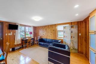 Well-equipped cottage with modern touches, WiFi, gas grill, & beautiful views - 6