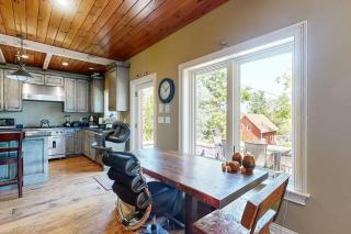 Dog-friendly home with high-speed WiFi, washer/dryer, & private dock - 2