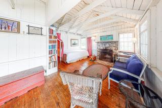 Dog-friendly oceanfront cottage with views - 6