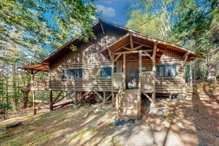 Stunning log cabin with fireplace & nature views - near shopping & dining - 0