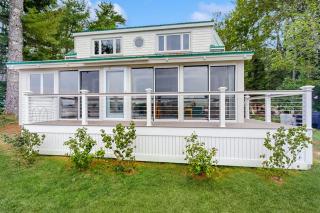 Charming Oceanfront Home with Stunning Water Views and Wifi - 0