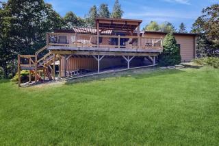 Charming Lakefront House with Outdoor Firepit, Washer/Dryer and Wifi - 8