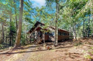 Stunning log cabin with fireplace & nature views - near shopping & dining - 9